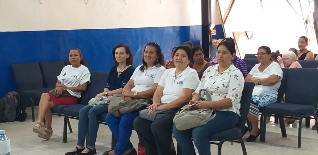 Integrantes del Foro del Agua durante conversatorio en Comunidad Peralta.