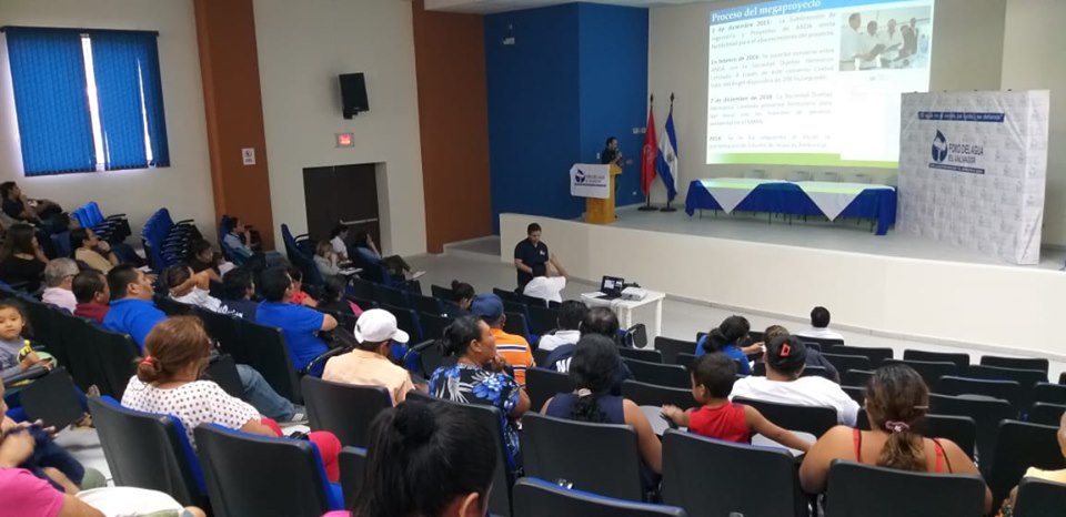 Exposición de Oscar Ruíz durante foro