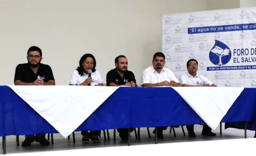 Miembros del Foro del Agua durante conferencia de prensa en oposición a proyecto Valle El Ángel